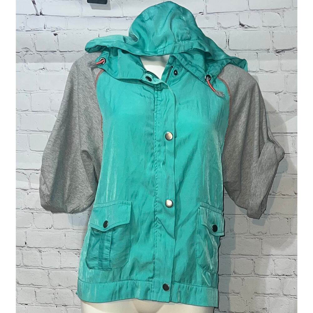 BKE women’s short sleeve hoodie jacket